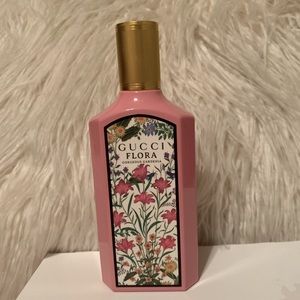 GU<CI FLORA Gorgeous Gardenia. NEW. NO BOX.